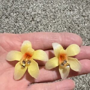 VINTAGE MADE IN AUSTRIA LARGE FLORAL PLASTIC RHINESTONE 1.8" CLIP-ON EARRINGS